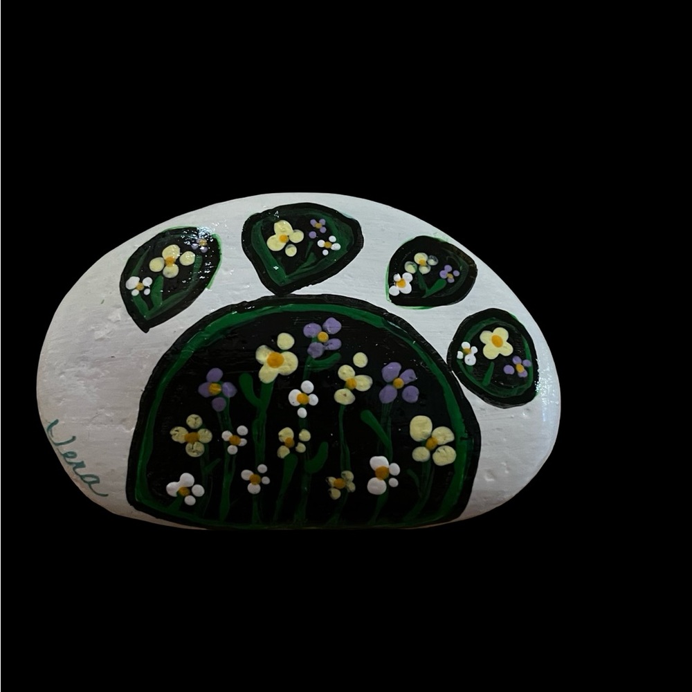 Hand crafted painted floral paw rock white background stone 3x1.5 inch approx - Picture 5 of 13
